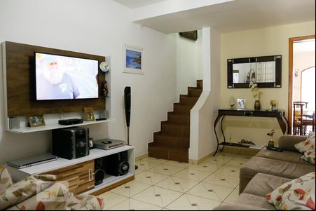 Sala de casa para alugar com 2 quartos, 104m² em Jardim Cristal, São Paulo
