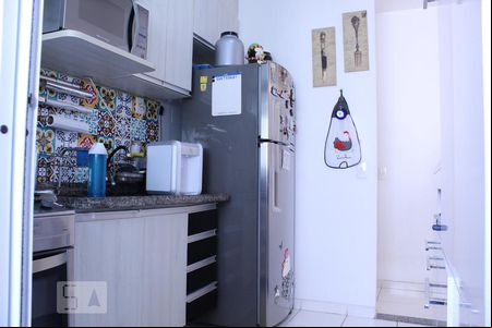 Cozinha de apartamento à venda com 2 quartos, 58m² em Jardim Tupanci, Barueri