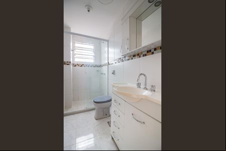 Banheiro de apartamento para alugar com 2 quartos, 63m² em Partenon, Porto Alegre