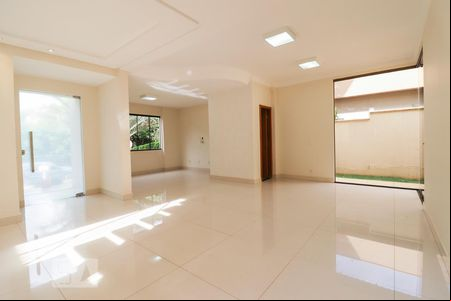 Sala de casa de condomínio para alugar com 3 quartos, 250m² em Jardins Valência, Goiânia