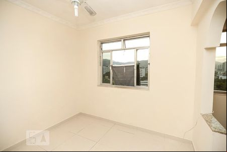Sala de apartamento à venda com 2 quartos, 100m² em Del Castilho, Rio de Janeiro