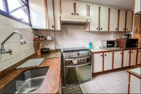 Cozinha de apartamento para alugar com 4 quartos, 138m² em Vila Romana, São Paulo