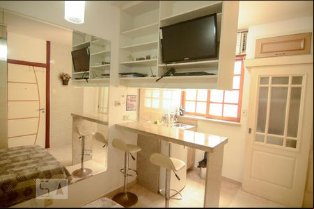 Sala / Quarto de kitnet/studio para alugar com 1 quarto, 20m² em Centro, Rio de Janeiro