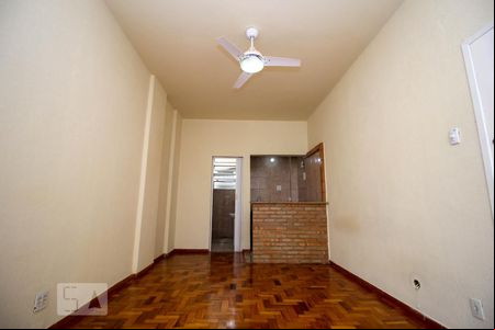 Sala de kitnet/studio para alugar com 1 quarto, 24m² em Botafogo, Rio de Janeiro