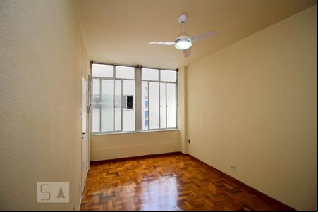 Sala de kitnet/studio para alugar com 1 quarto, 24m² em Botafogo, Rio de Janeiro