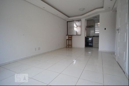 Sala de casa de condomínio à venda com 4 quartos, 95m² em Jardim Itu Sabará, Porto Alegre