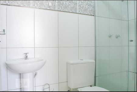 Banheiro da Suíte de apartamento para alugar com 2 quartos, 52m² em Xaxim, Curitiba