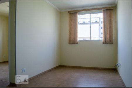 Sala de apartamento para alugar com 2 quartos, 52m² em Xaxim, Curitiba