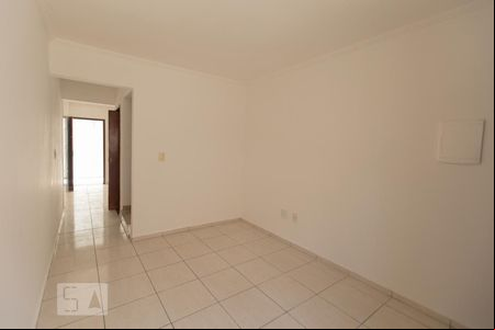 Sala de casa de condomínio para alugar com 2 quartos, 60m² em Vila Ré, São Paulo