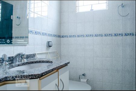 Banheiro da Suíte de casa para alugar com 3 quartos, 200m² em Novo Mundo, Curitiba