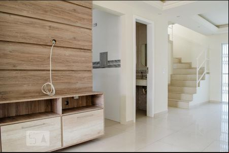 Sala de casa para alugar com 3 quartos, 200m² em Novo Mundo, Curitiba