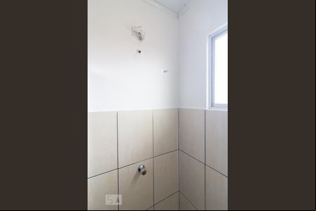 Banheiro de apartamento para alugar com 1 quarto, 45m² em Novo Mundo, Curitiba