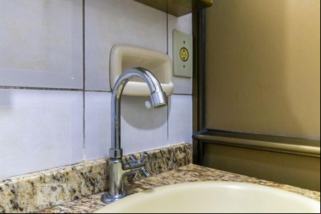Banheiro de kitnet/studio à venda com 1 quarto, 35m² em Centro, Campinas