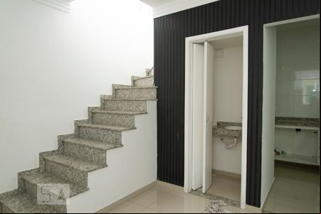 Escada da Sala de casa de condomínio para alugar com 3 quartos, 150m² em Chácara Belenzinho, São Paulo