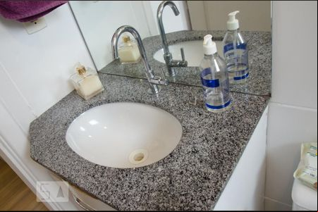 Banheiro de apartamento à venda com 2 quartos, 49m² em Parque Novo Mundo, São Paulo
