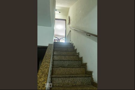 escada para o segundo andar  de casa à venda com 7 quartos, 313m² em Tijuca, Rio de Janeiro