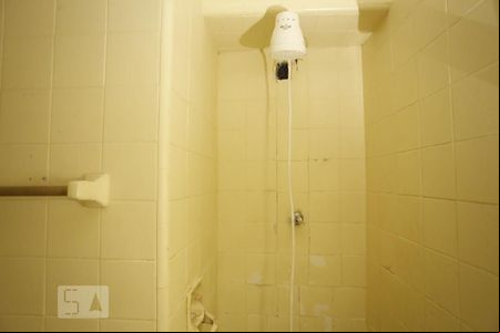 Banheiro de kitnet/studio à venda com 1 quarto, 27m² em Centro Histórico de São Paulo, Rio de Janeiro