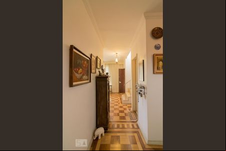 Corredor de casa à venda com 3 quartos, 160m² em Indianópolis, São Paulo