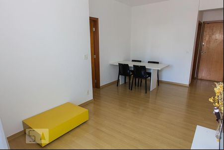 Sala de apartamento para alugar com 2 quartos, 76m² em Vila Paris, Belo Horizonte