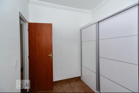 Quarto 2 de apartamento para alugar com 2 quartos, 60m² em Heliópolis, Belo Horizonte