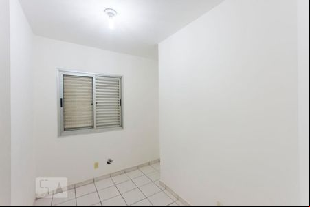 Quarto 01 de apartamento para alugar com 3 quartos, 77m² em Vila Marieta, Campinas