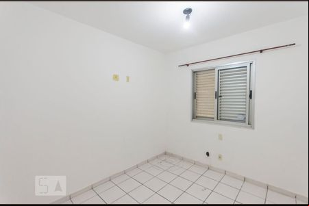 Quarto 02 de apartamento para alugar com 3 quartos, 77m² em Vila Marieta, Campinas