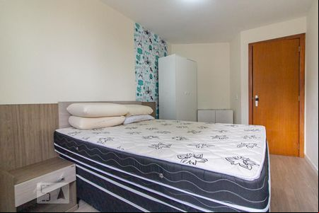 Quarto 1 de apartamento para alugar com 3 quartos, 100m² em Rebouças, Curitiba