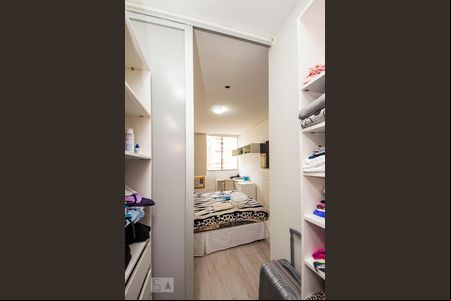 Closet Quarto 1 de casa para alugar com 2 quartos, 60m² em Bela Vista, Porto Alegre