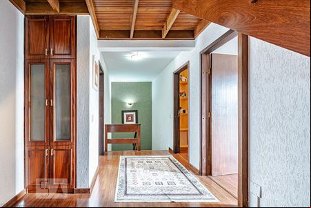 2º Piso corredor de casa para alugar com 4 quartos, 330m² em Barreirinha, Curitiba