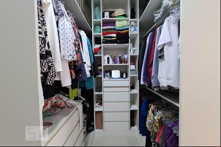 Closet Suíte 1 de casa para alugar com 7 quartos, 260m² em Itapoã, Belo Horizonte