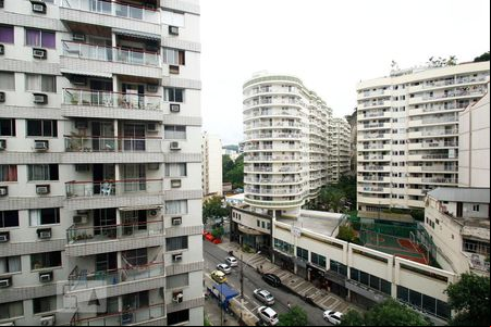 Vista da Sala de kitnet/studio para alugar com 1 quarto, 30m² em Catete, Rio de Janeiro