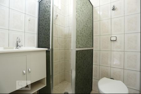 Banheiro de kitnet/studio para alugar com 1 quarto, 33m² em Centro, São Paulo