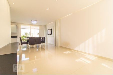 Sala de casa de condomínio para alugar com 3 quartos, 220m² em Uberaba, Curitiba