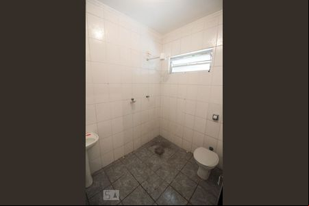Banheiro de kitnet/studio para alugar com 1 quarto, 31m² em Jardim Pacaembu, Jundiaí