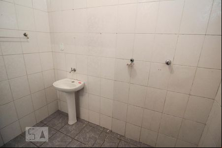 Banheiro de kitnet/studio para alugar com 1 quarto, 31m² em Jardim Pacaembu, Jundiaí