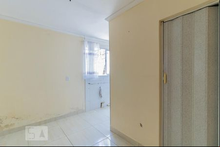 Sala/Cozinha de casa para alugar com 1 quarto, 44m² em Conjunto Residencial José Bonifácio, São Paulo