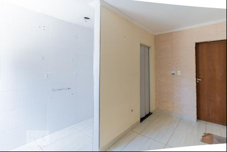 Sala/Cozinha de casa para alugar com 1 quarto, 44m² em Conjunto Residencial José Bonifácio, São Paulo