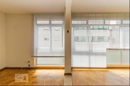 Sala - Janelas de apartamento para alugar com 2 quartos, 107m² em Higienópolis, São Paulo