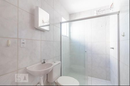 Banheiro de apartamento para alugar com 1 quarto, 55m² em Navegantes, Porto Alegre