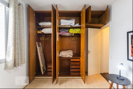 Detalhe armário de apartamento para alugar com 1 quarto, 62m² em Boqueirão, Santos