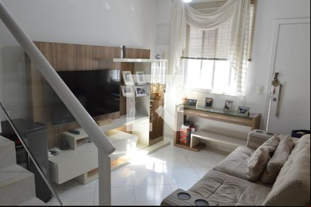 Sala de casa de condomínio para alugar com 3 quartos, 90m² em Tanque, Rio de Janeiro