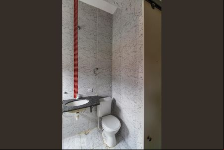 Banheiro do Quarto 1 de casa para alugar com 2 quartos, 92m² em Jardim Rosana, Guarulhos