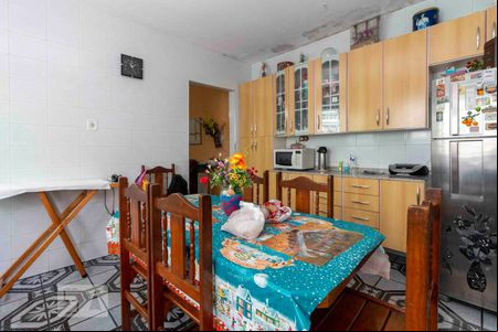 Cozinha de casa à venda com 1 quarto, 160m² em Jardim Ivone, São Paulo