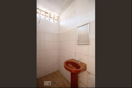 Banheiro de casa para alugar com 2 quartos, 360m² em Cachoeirinha, Belo Horizonte