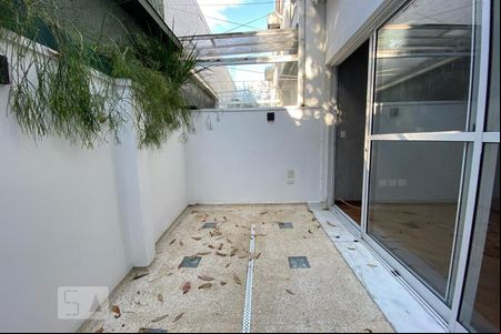 Varanda de casa de condomínio para alugar com 2 quartos, 110m² em Real Parque, São Paulo