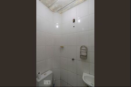Banheiro de apartamento para alugar com 1 quarto, 45m² em Sagrada Família, Belo Horizonte