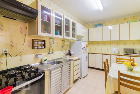 Cozinha de apartamento para alugar com 1 quarto, 48m² em Jardim Aida, Guarulhos