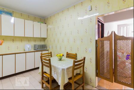 Cozinha de apartamento para alugar com 1 quarto, 48m² em Jardim Aida, Guarulhos