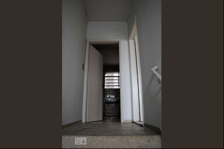 Escada de casa para alugar com 2 quartos, 100m² em Centro, Sorocaba