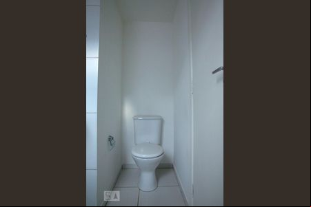 Banheiro de apartamento para alugar com 2 quartos, 52m² em Wanel Ville, Sorocaba